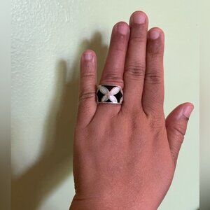 Elegant 925 Sterling Silver and Black Floral Ring